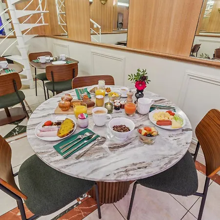 Hotel Le Clery Paryż